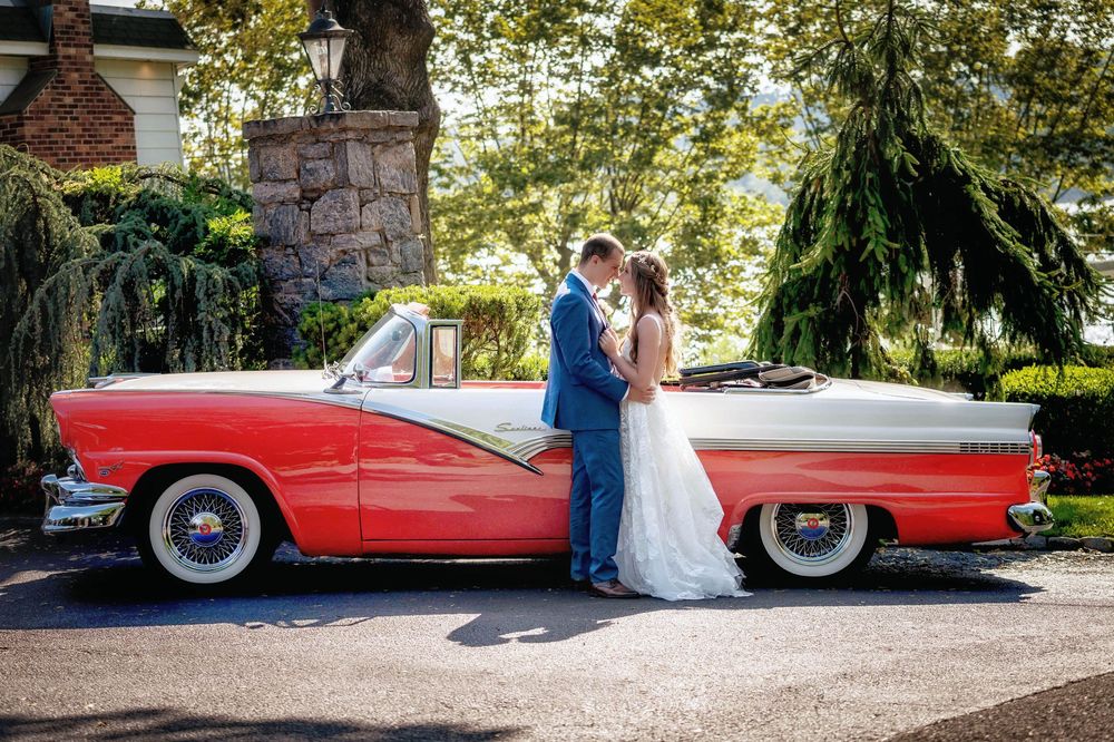 Sea Cliff Manor wedding photography by Long Island wedding photographer Dejavu Studios. vintage car with bride & groom