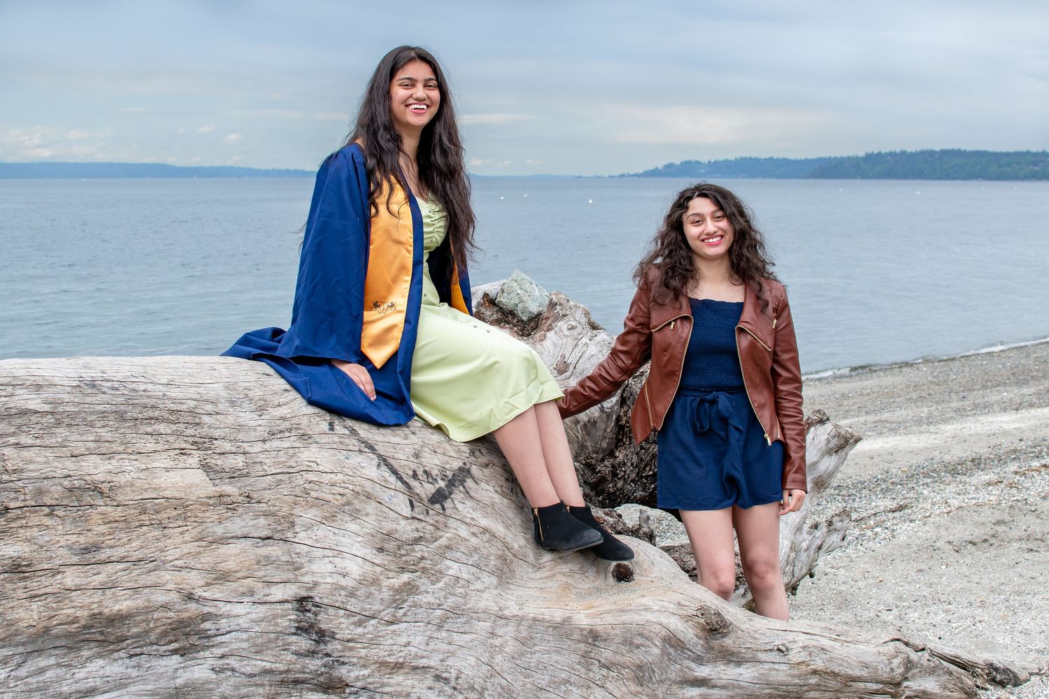 Graduation session with two sisters on driftwood at Redondo Beach in Federal Way, WA. Redondo Park.