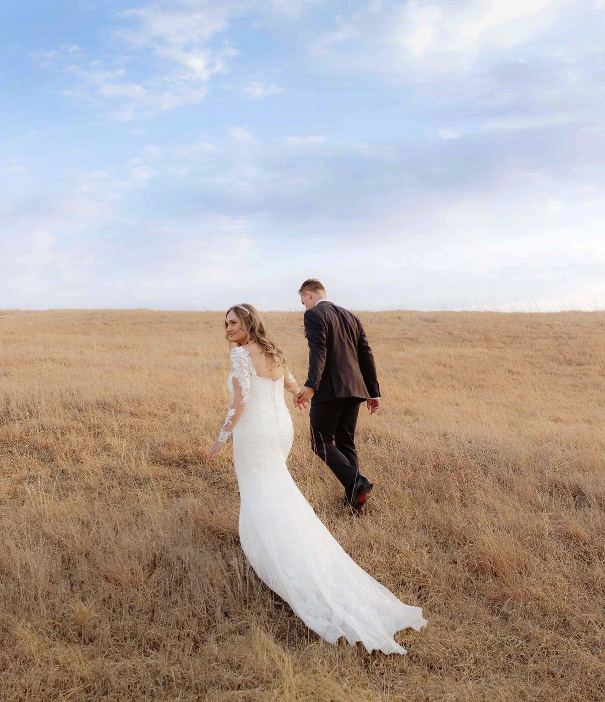 bride and groom during sunset in lincoln nebraska, lincoln ne wedding, lincoln ne wedding photographers, omaha wedding photographers
