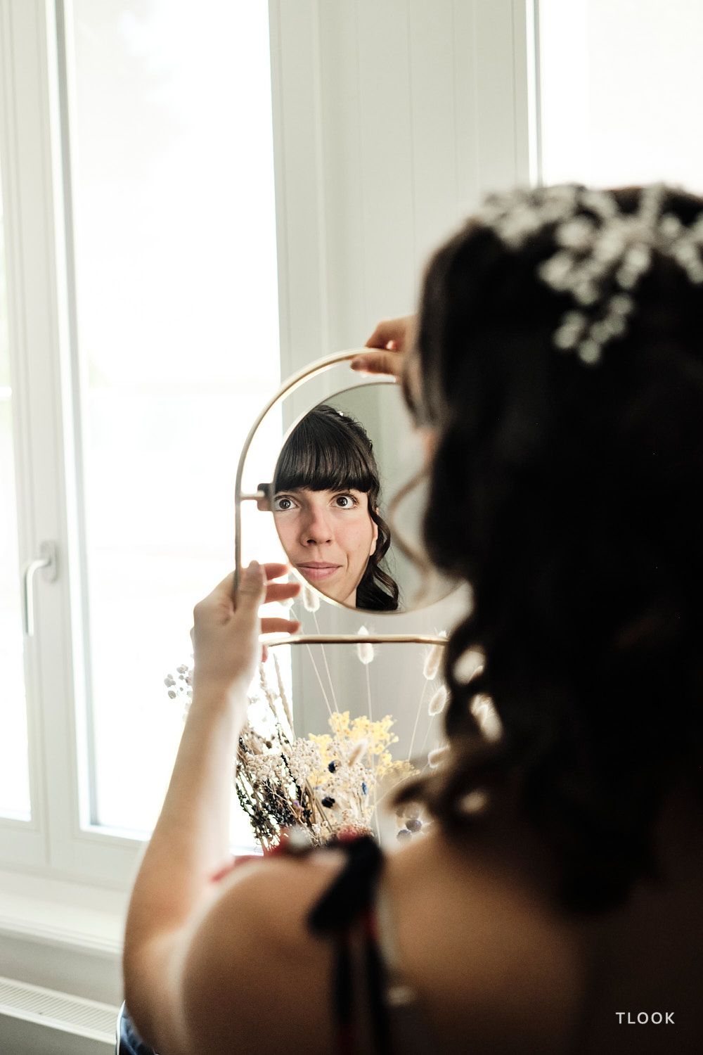 TLOOK photographe de mariage de style documentaire, au royalp de villars préparatifs de la mariée