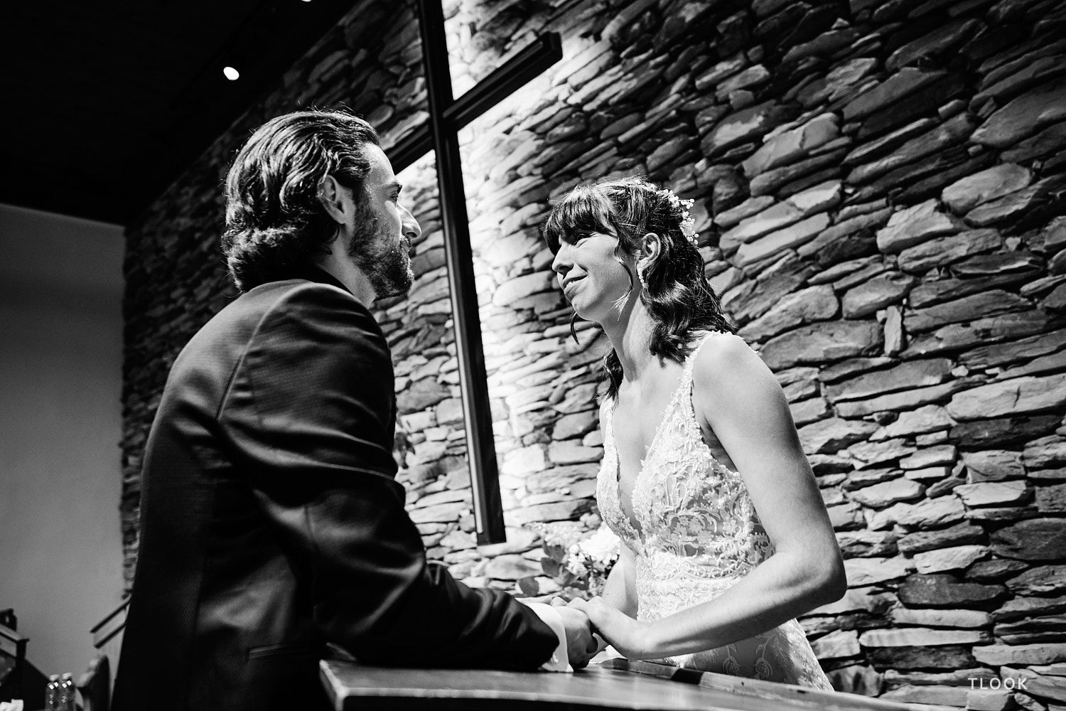 TLOOK photographe de mariage de style documentaire, au royalp de villars cérémonie religieuse
