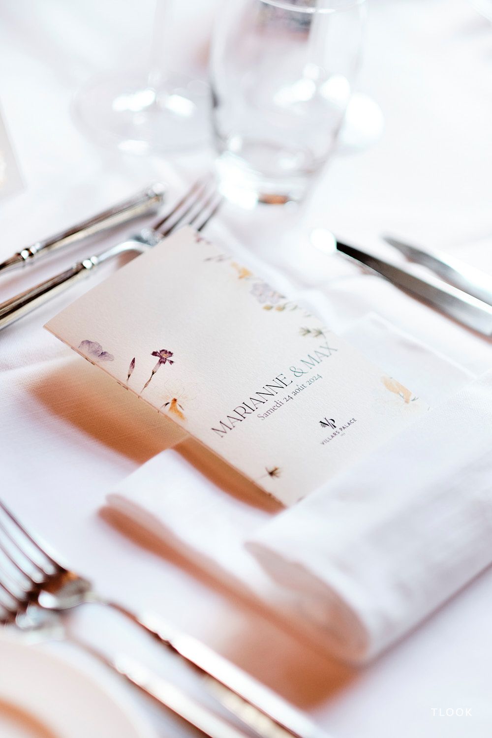 TLOOK photographe de mariage de style documentaire, au royalp de villars soirée décorations des tables