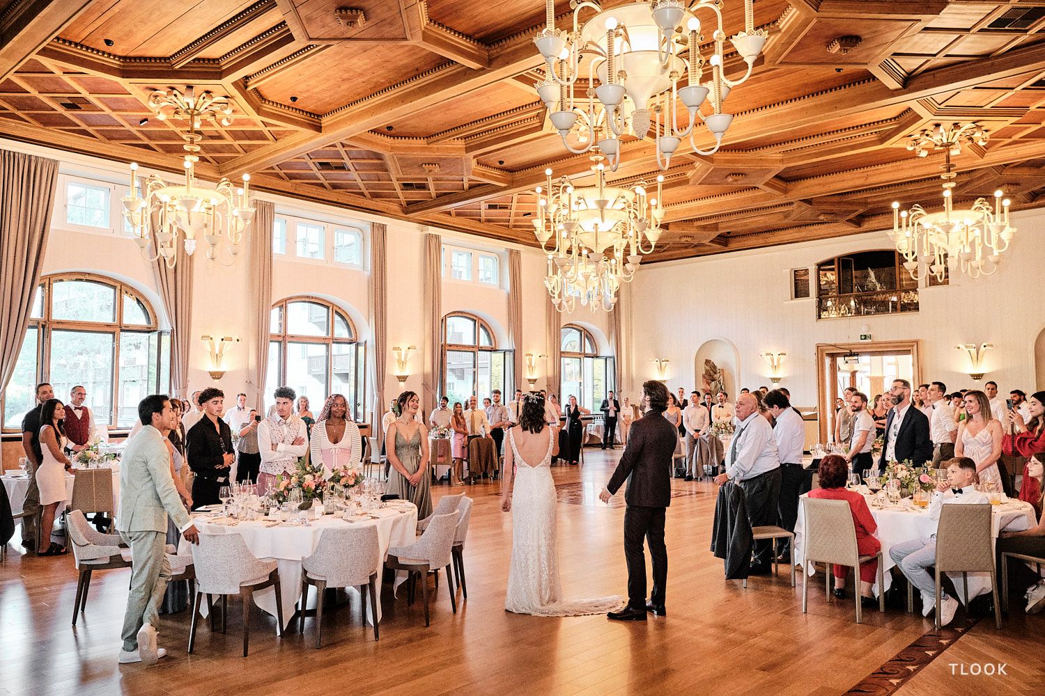 TLOOK photographe de mariage de style documentaire, au royalp de villars soirée discours des mariés