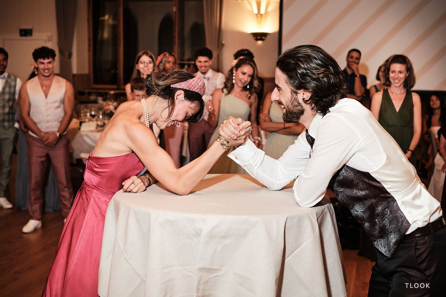 TLOOK photographe de mariage de style documentaire, au royalp de villars soirée jeu