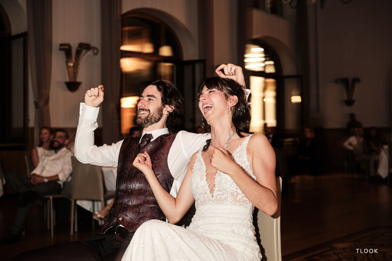 TLOOK photographe de mariage de style documentaire, au royalp de villars soirée diaporama