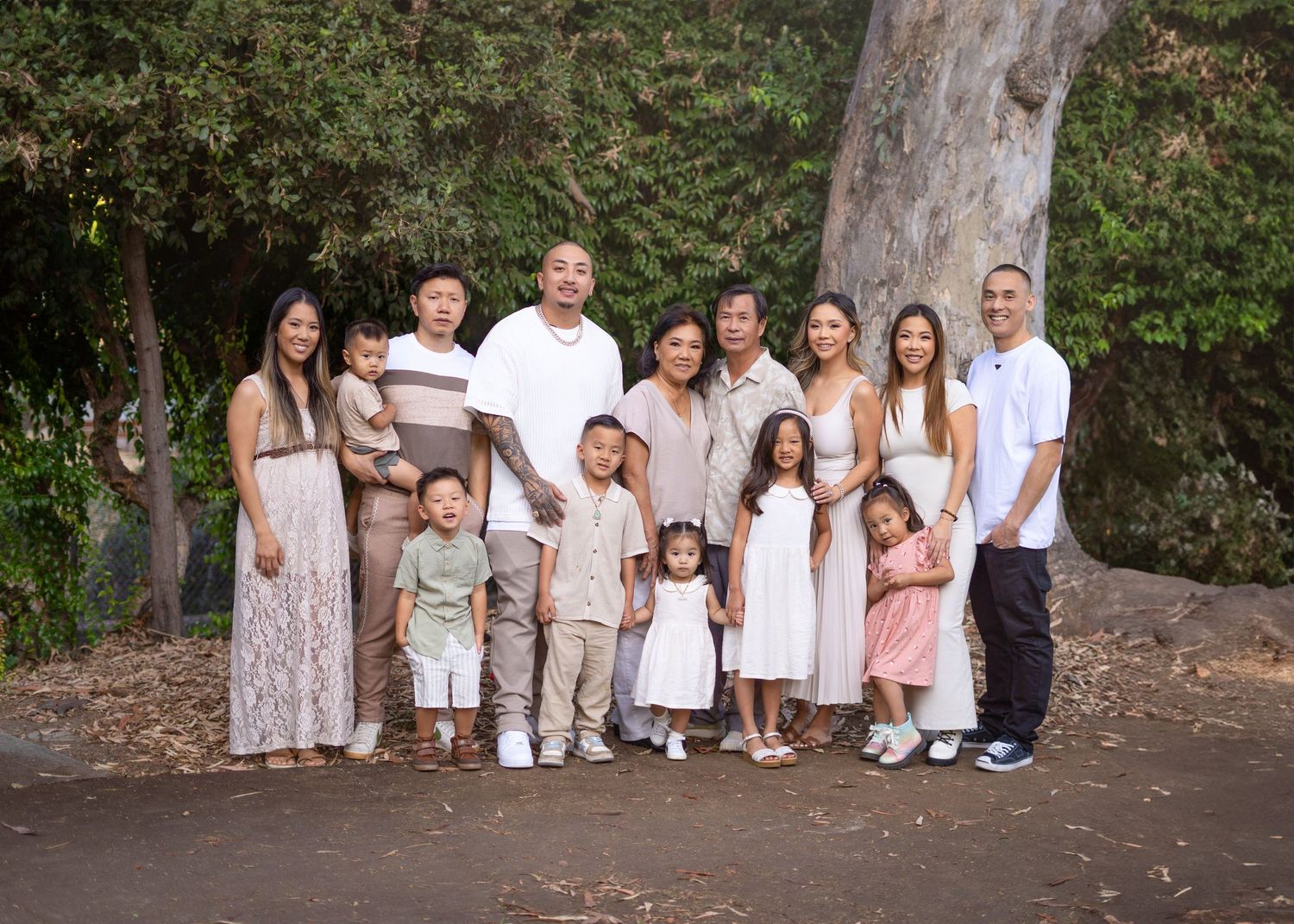 outdoor extended family portraits in Covina CA natural light photography large family photo session outdoors Southern California family