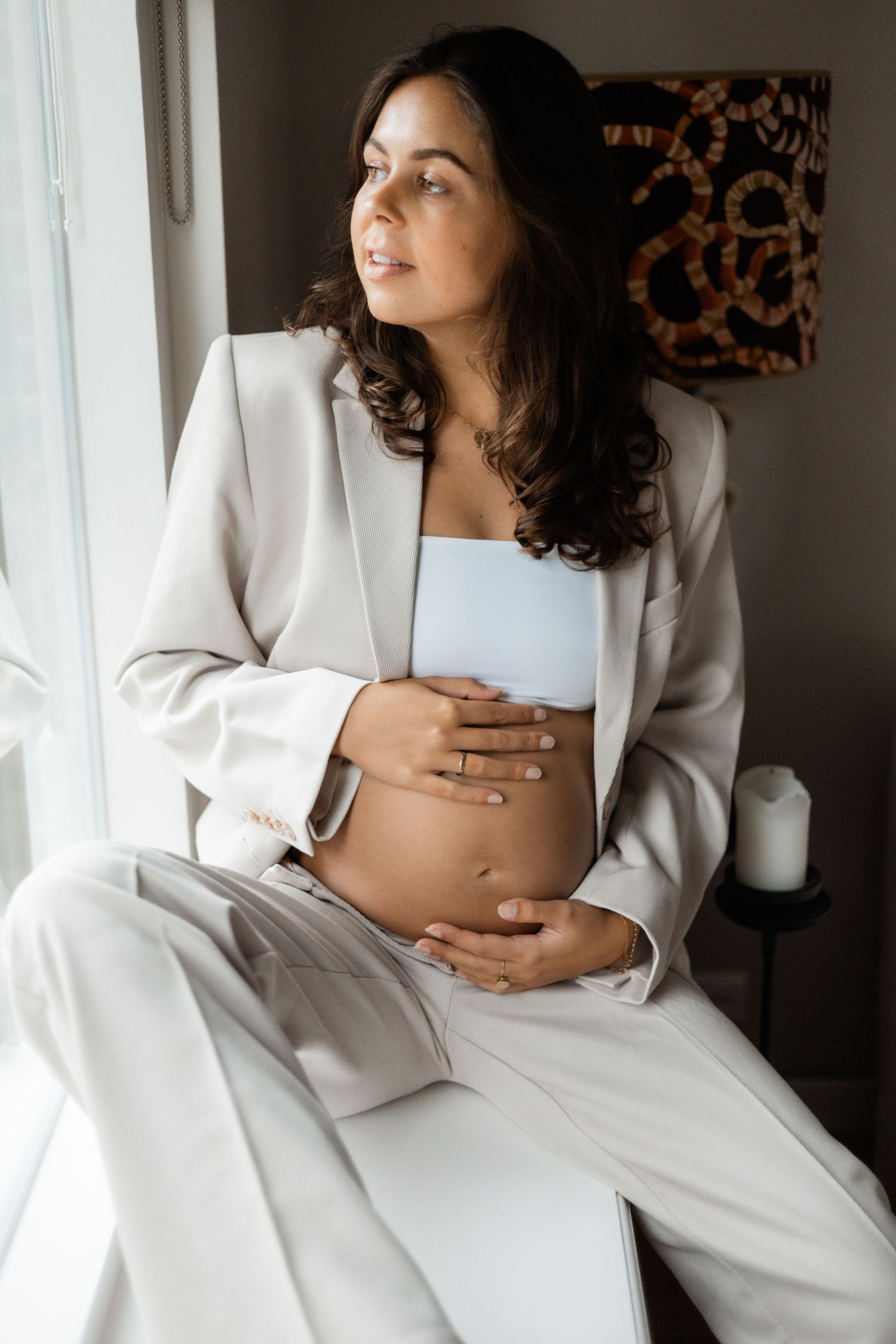 Black and white maternity portrait showing an expectant mother outdoors.