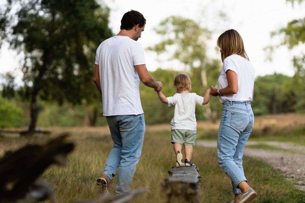 Familienzeit, Liebe, Natur, Familienshooting, authentisch, toben, lachen, natürlich