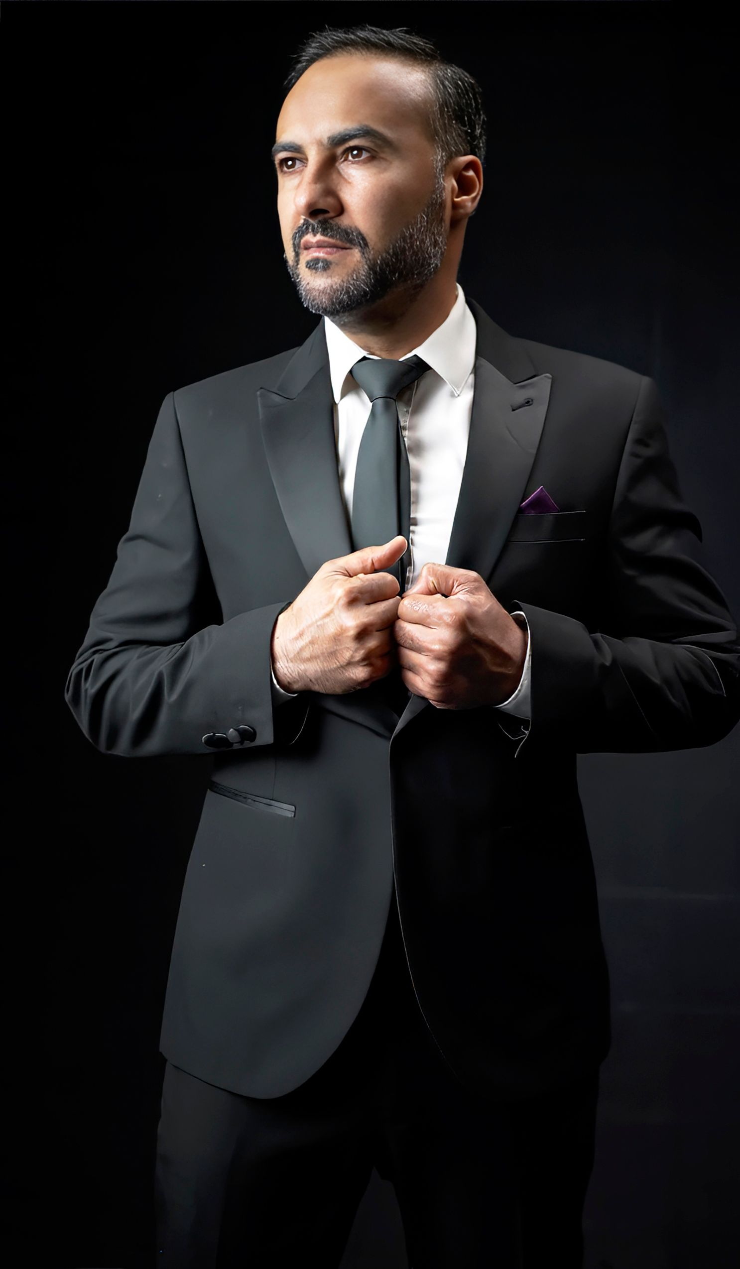 Portrait photo of the photographer Ahmed Sassi from Sassi Photo