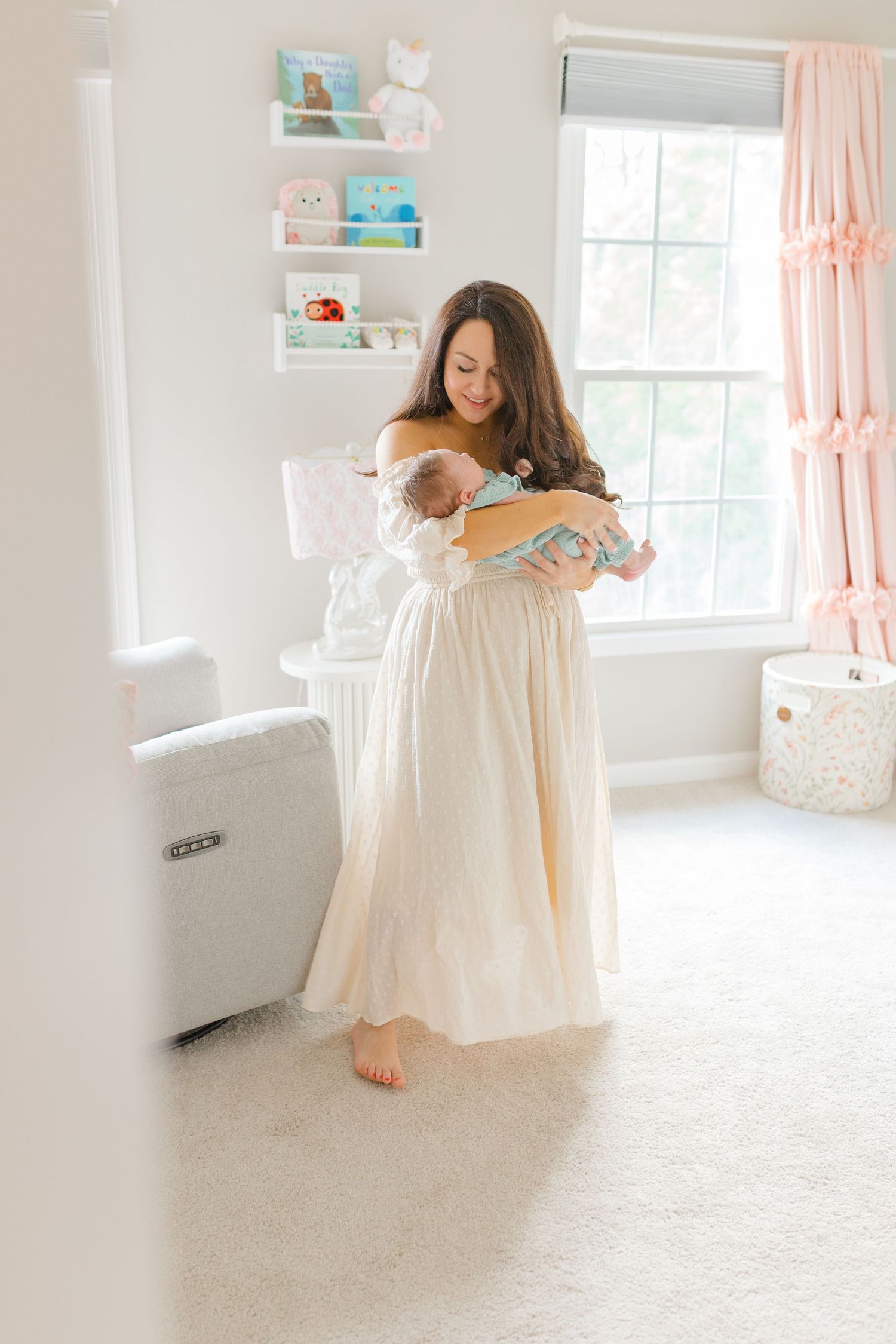 newborn session in home in burke Virginia