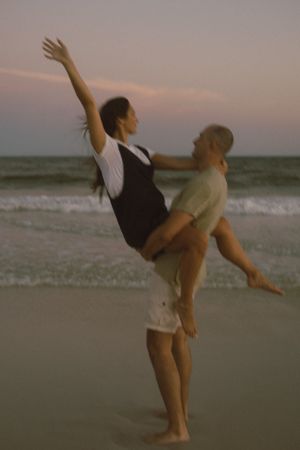 Maternity and couples photography in Destin & Fort Walton Beach, capturing authentic love, natural moments, and stunning beach scenery.