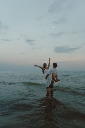 Maternity and couples photography in Destin & Fort Walton Beach, capturing authentic love, natural moments, and stunning beach scenery.