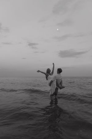 Maternity and couples photography in Destin & Fort Walton Beach, capturing authentic love, natural moments, and stunning beach scenery.
