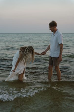 Maternity and couples photography in Destin & Fort Walton Beach, capturing authentic love, natural moments, and stunning beach scenery.