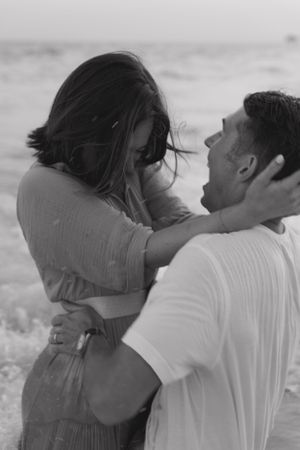 Maternity and couples photography in Destin & Fort Walton Beach, capturing authentic love, natural moments, and stunning beach scenery.