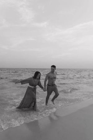Maternity and couples photography in Destin & Fort Walton Beach, capturing authentic love, natural moments, and stunning beach scenery.