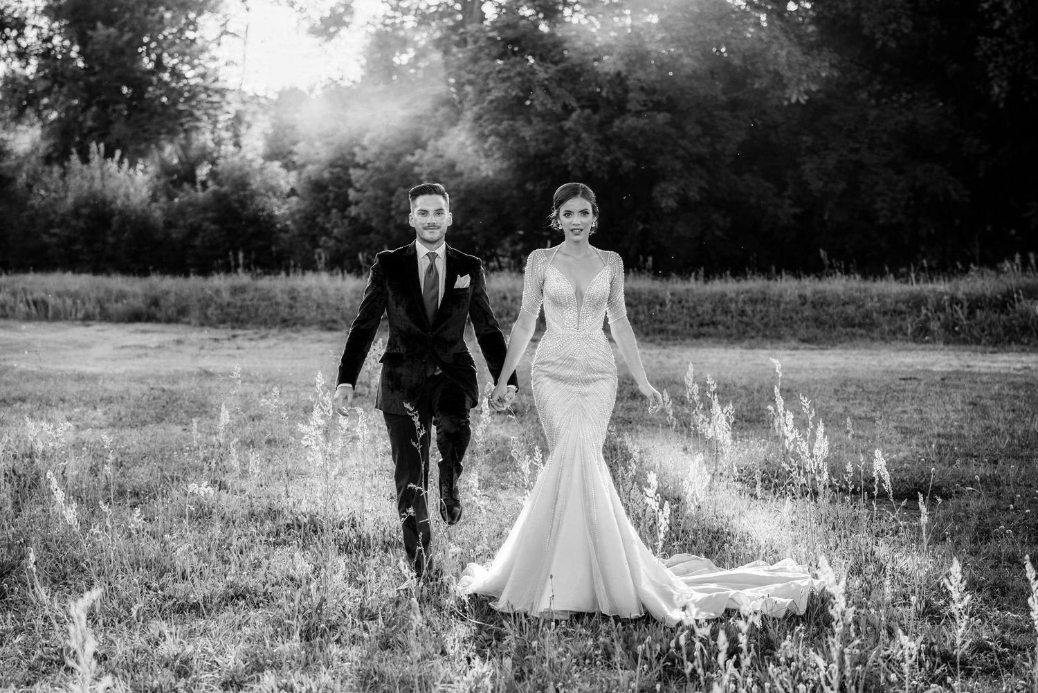 Vrhunska vjenčana fotografija za parove koji traže eleganciju i perfekciju. Ekskluzivna usluga i besprijekorna obrada. Javi se za info.