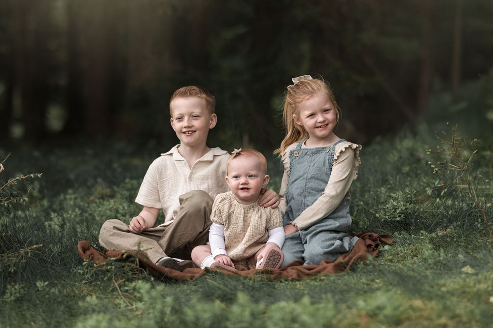profesjonell fotograf karmøy med studio i kopervik, fotograferer på hele haugalandet, familie-søsken fotograf haugesund, søskenflokk