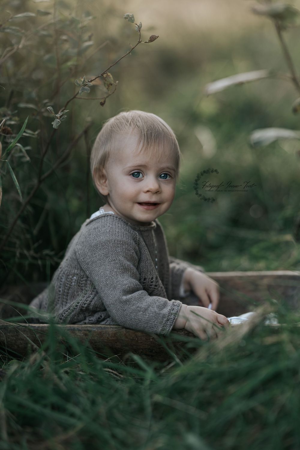 1 åring på foto i kopervik hos fotograf irene tveit, jente fra haugesund på fotografering hos irene tveit, 1 års fotograf fra haugesund