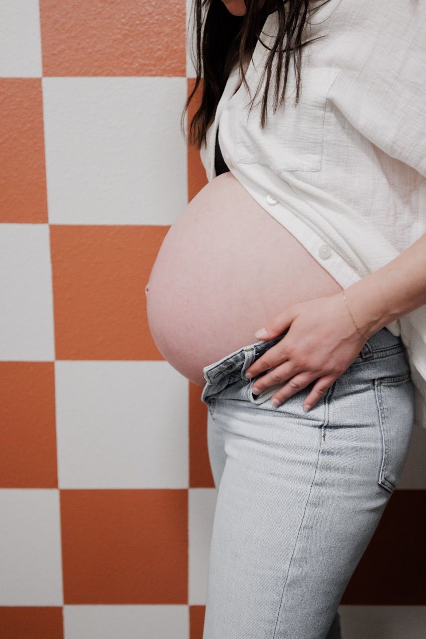 Silhouette of an expecting mother during at home session in Snohomish. Tim Neal Photography.