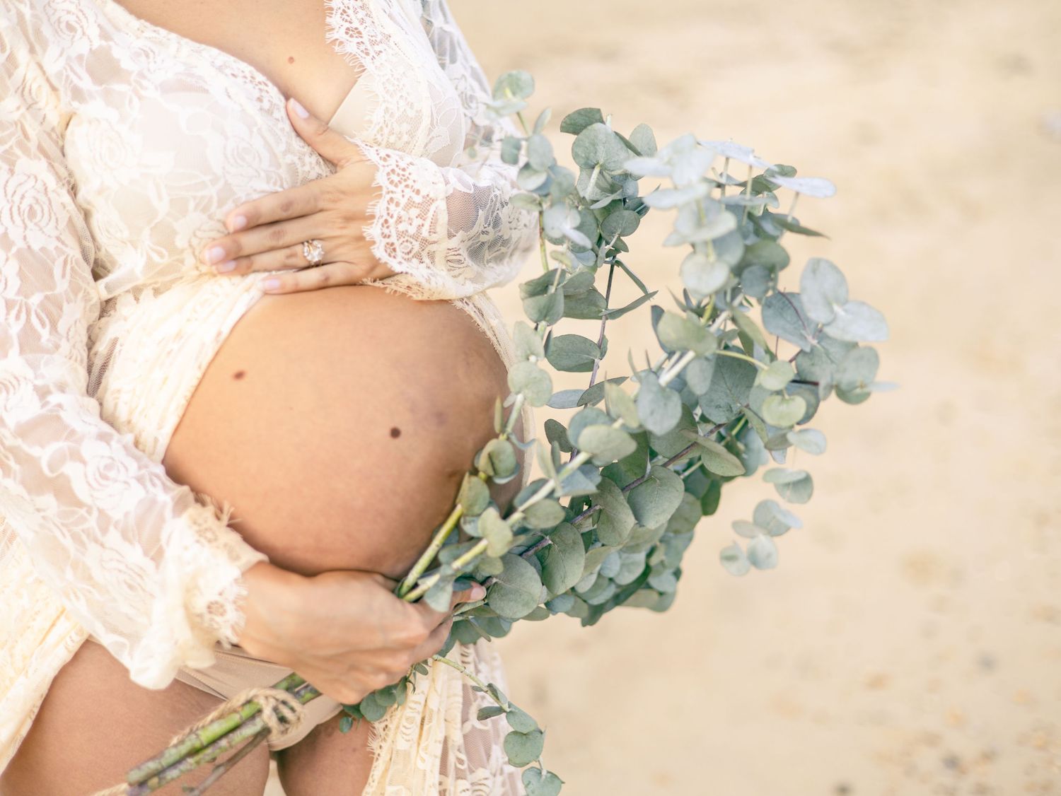 Pregnancy photography. Maternity photos, Homebirth photography, Newborn photography west Virginia, Charleston, West Virginia. Birth Photogra