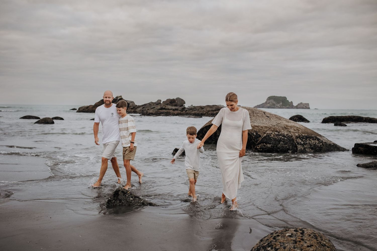Westport family photographer, Natural portraits
Golden hour photography, West Coast family photography, fun and relaxed photoshoot