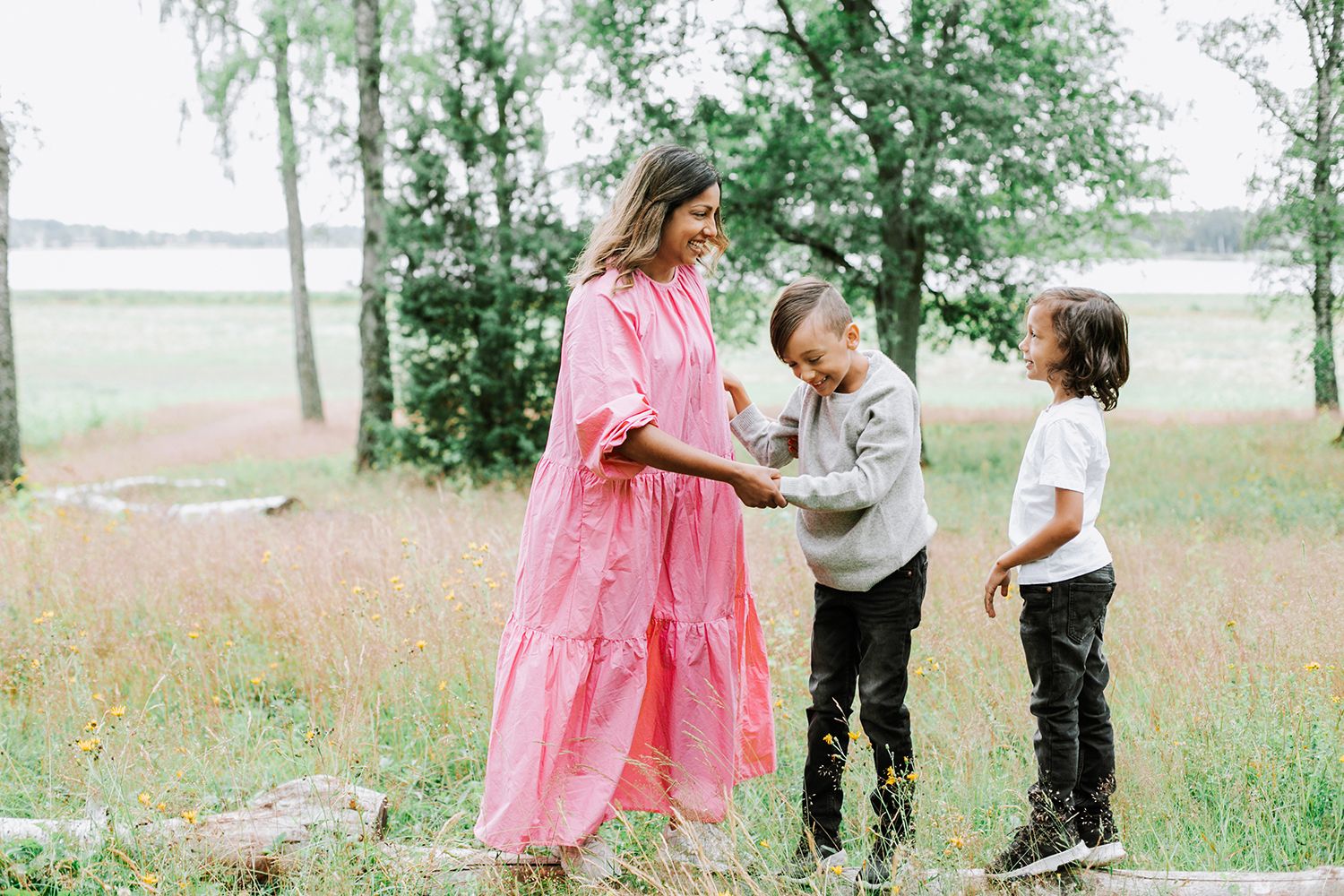 Familjefotografering på Hammarsudde på hammarö. Footgraf Rebecca Nordin Karlstad.