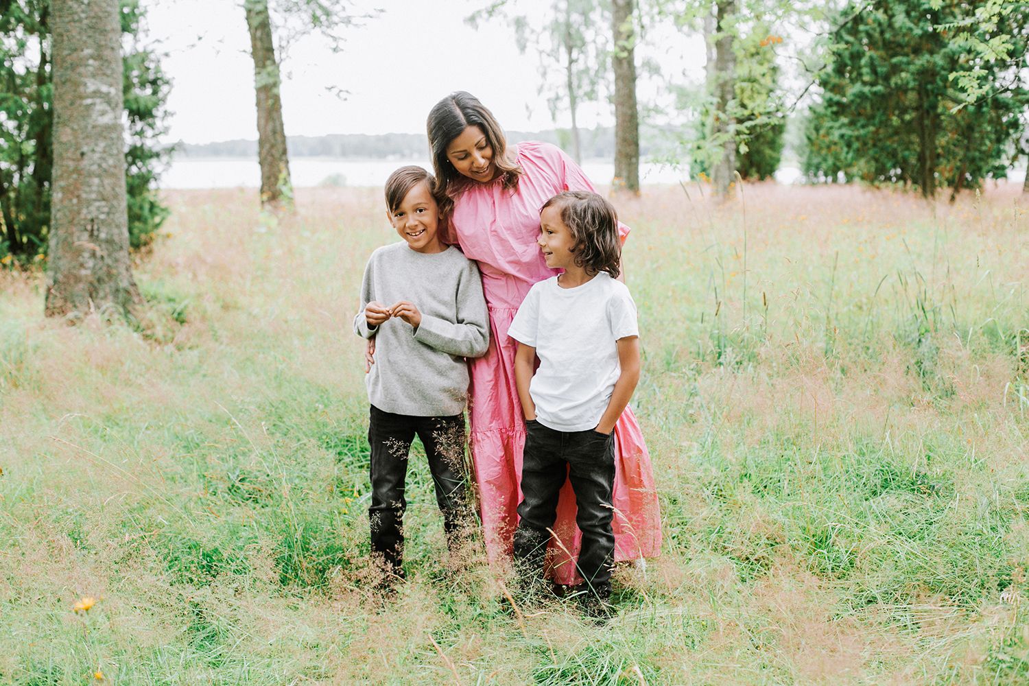 Familjefotografering på Hammarsudde på hammarö. Footgraf Rebecca Nordin Karlstad.