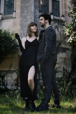 Séance photo par Chaemi Studio, photographe à Montpellier. Shooting portrait éditorial, architectural et élégant en couple.