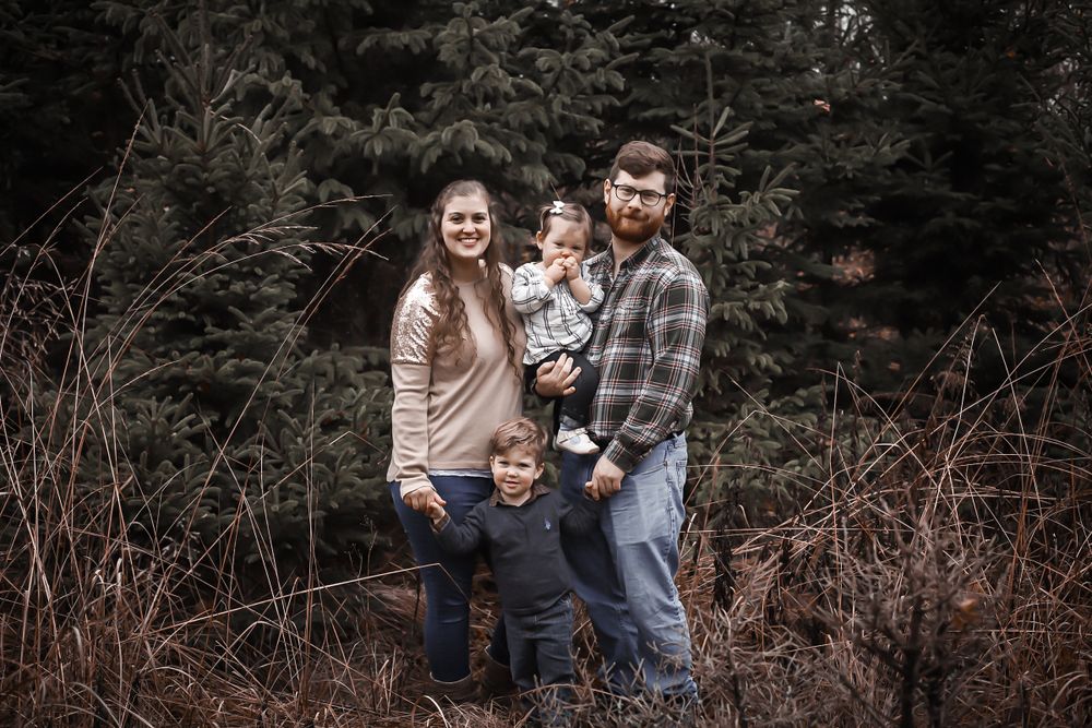 Family Portrait
Professional Photographer Janesville Wisconsin
outdoors
natural light photography