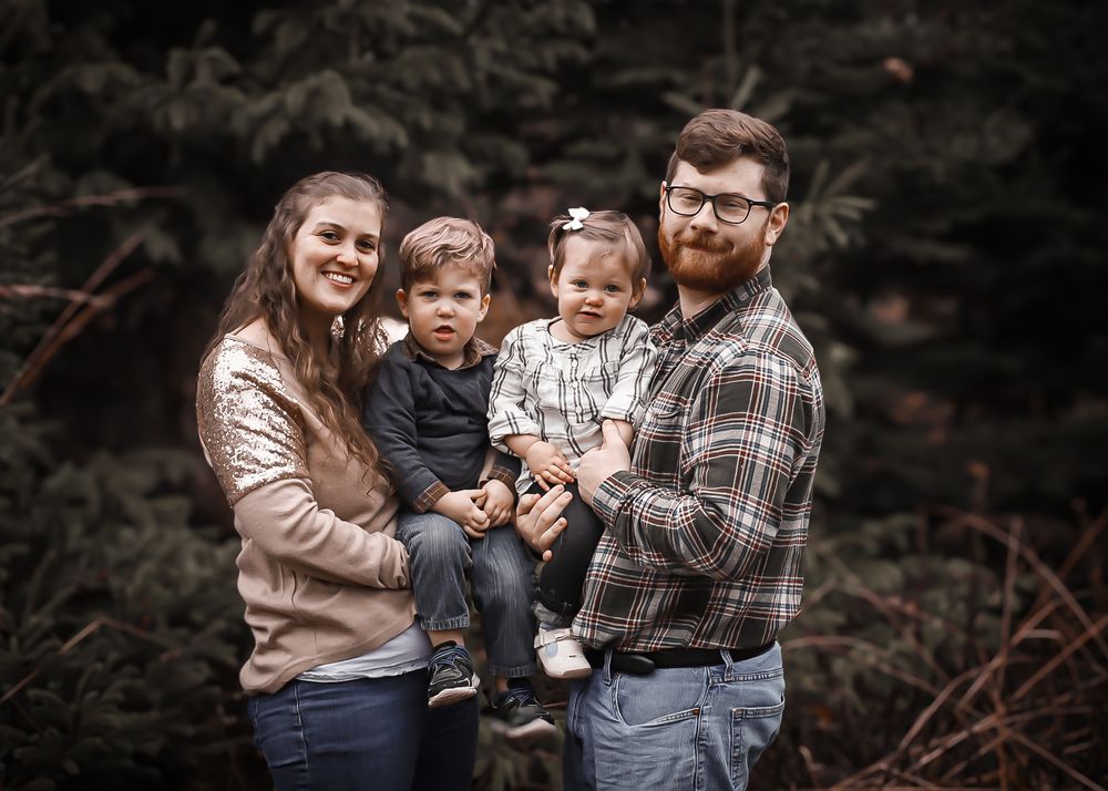 Family Portrait
Professional Photographer Janesville Wisconsin
outdoors
natural light photography