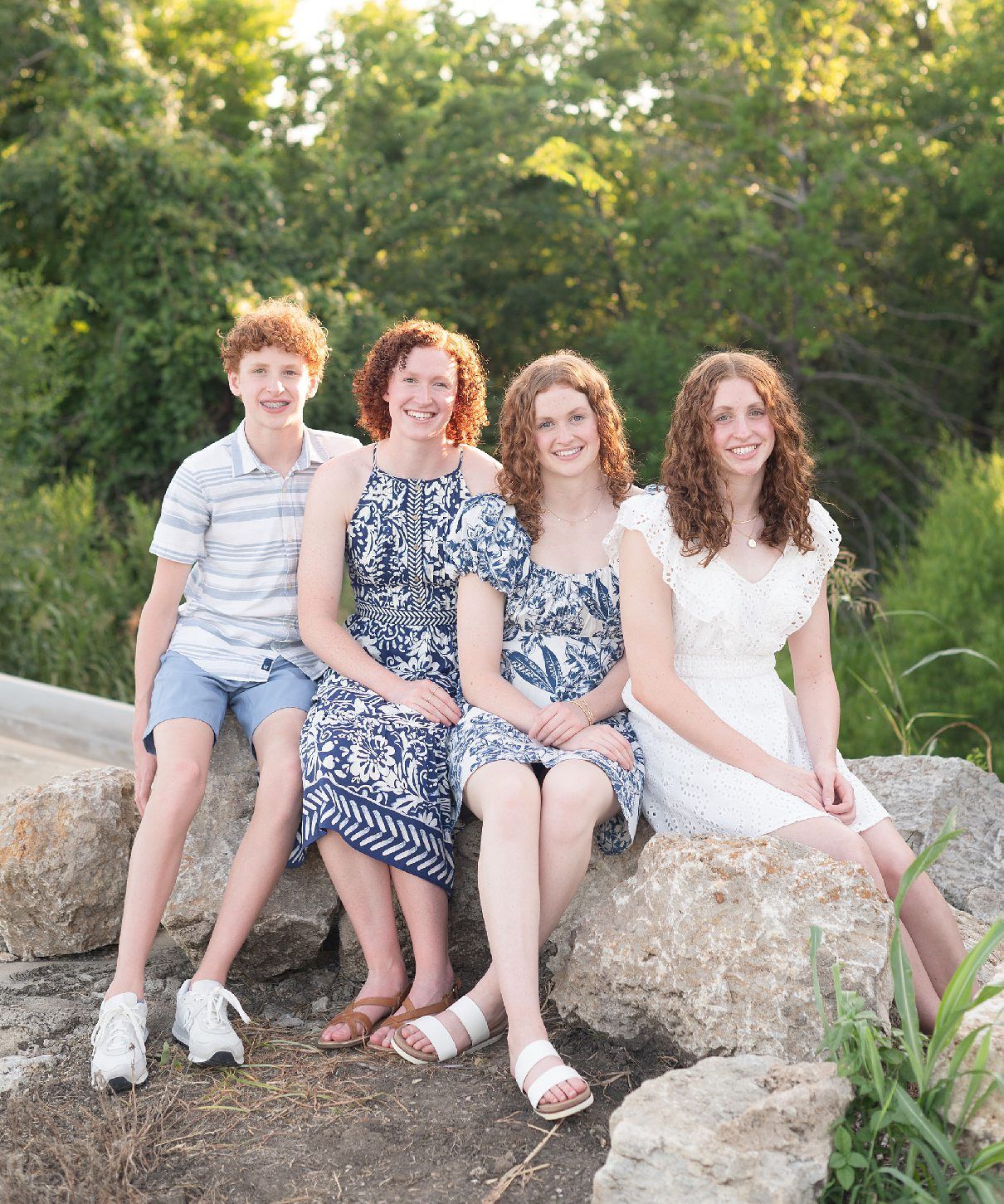 Family of 6 Outdoor Field Summer Portraits by Bartlesville Photographer Kristi Bray Photography