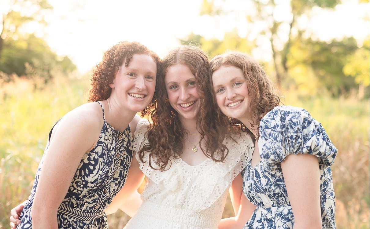 Family of 6 Outdoor Field Summer Portraits by Bartlesville Photographer Kristi Bray Photography