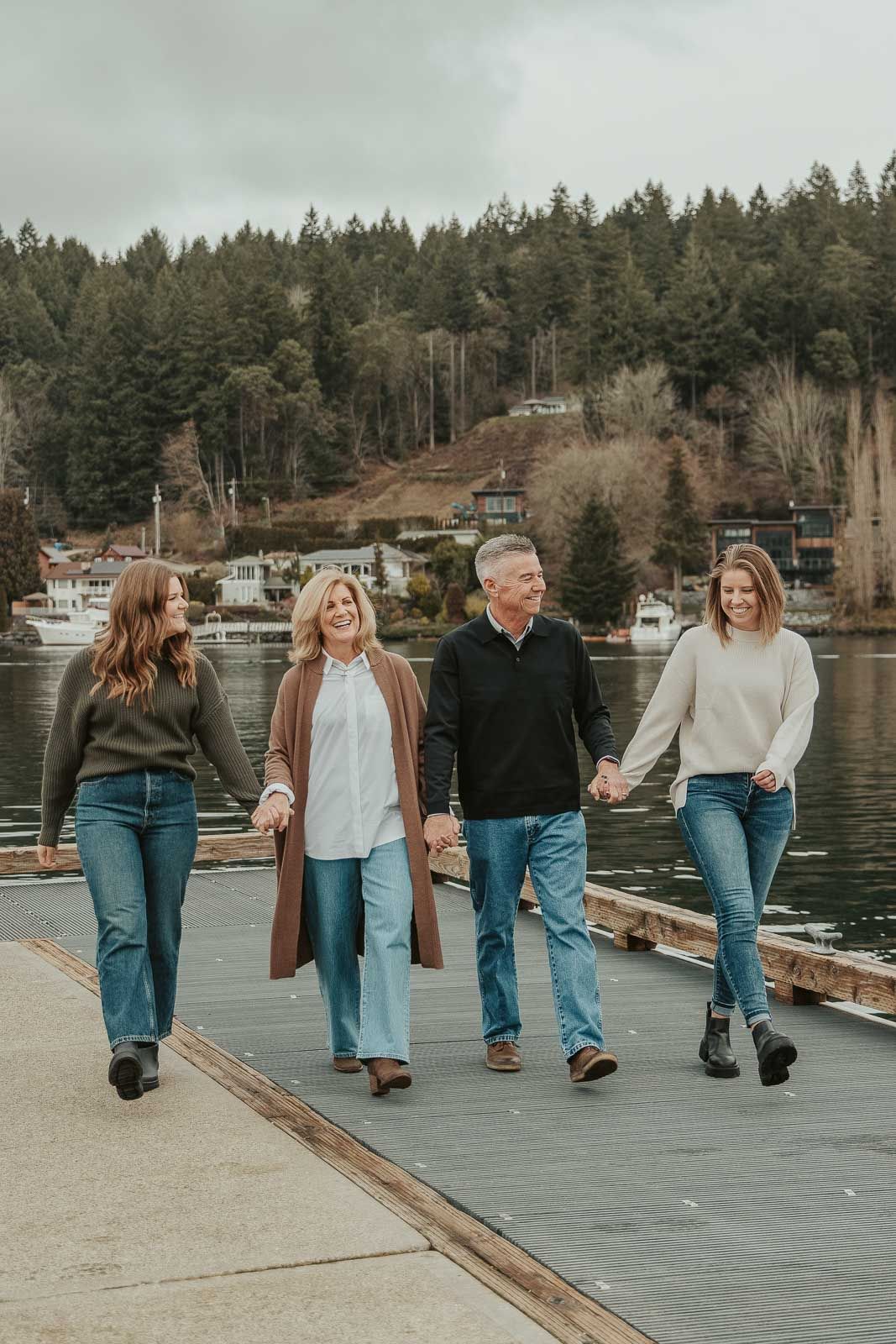 relaxed-and-happy-family-posing-naturally-during-their-mini-session-in-cda-spokane