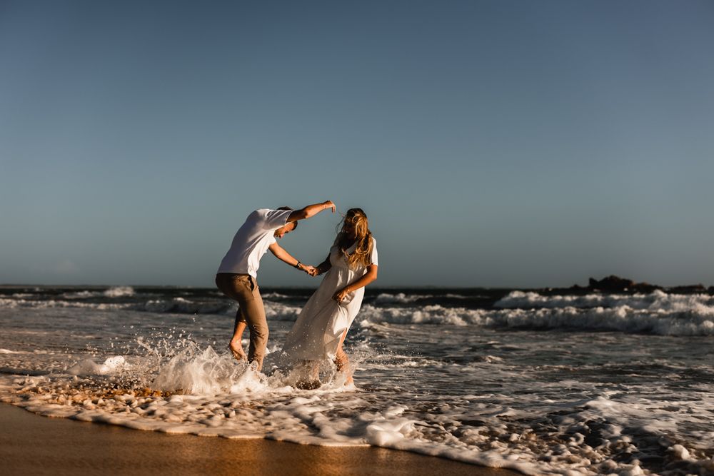 Séance photo couple à la plage, à Etel, en Bretagne - Alice Gondelle