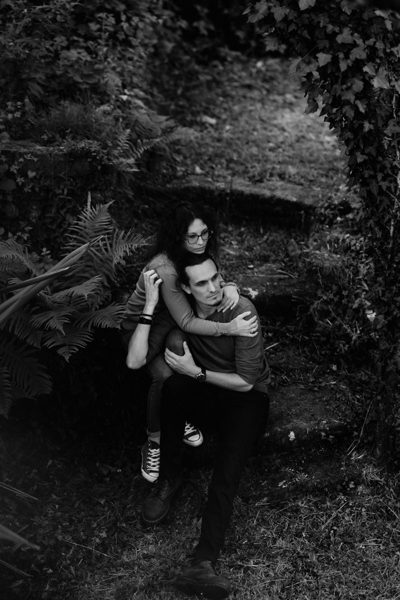 Séance photo couple en forêt, en Bretagne - Alice Gondelle