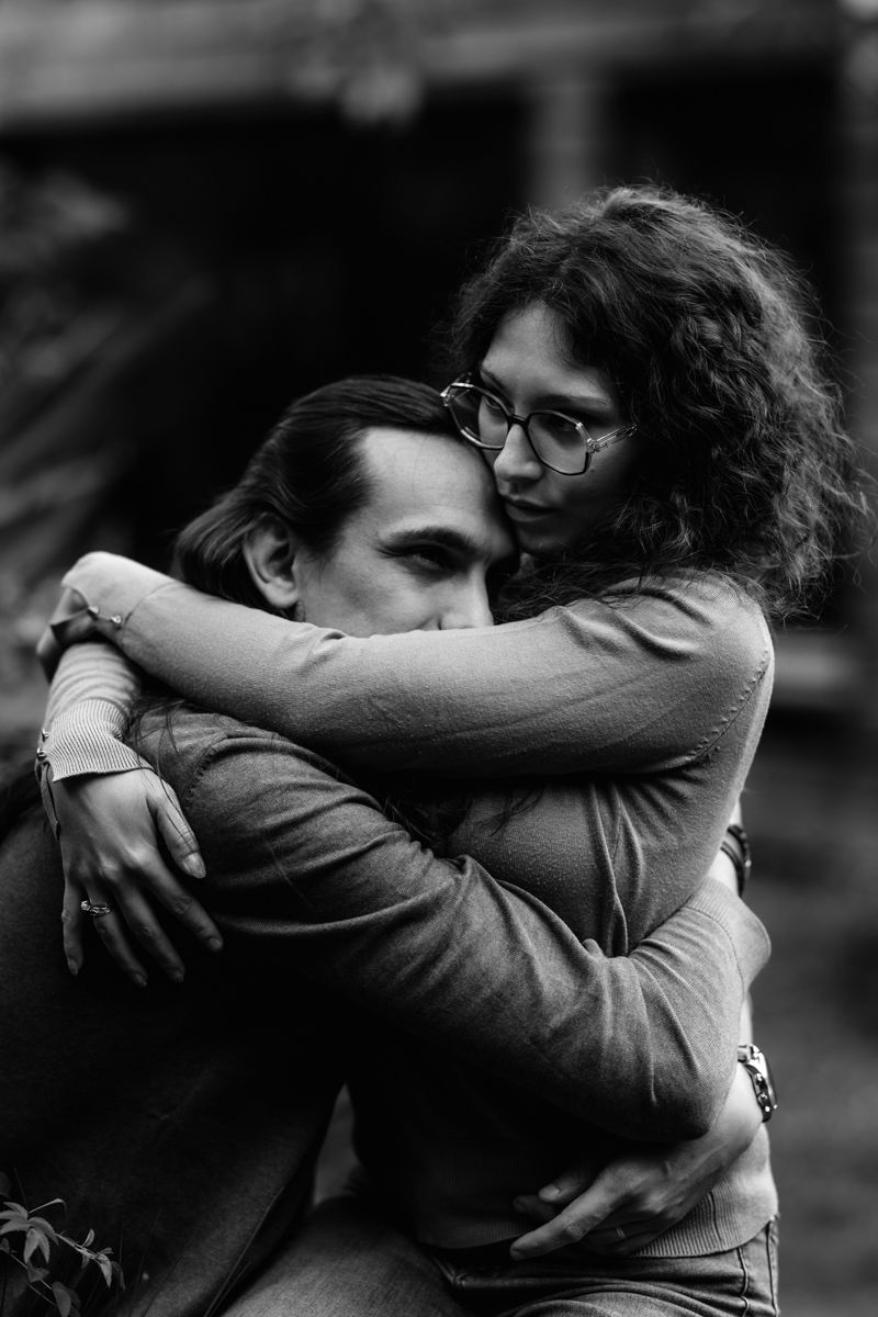 Séance photo couple en forêt, en Bretagne - Alice Gondelle