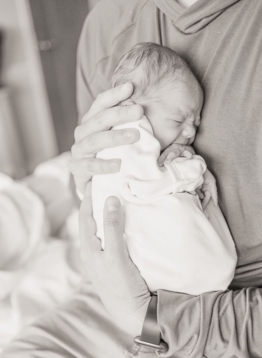 dad holding newborn
