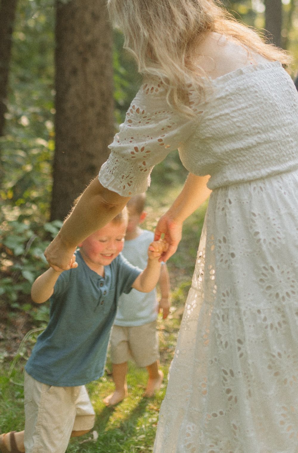 Wisconsin Family, Motherhood and Wedding Photographer. Focusing on authentic connections and the moments of in between.