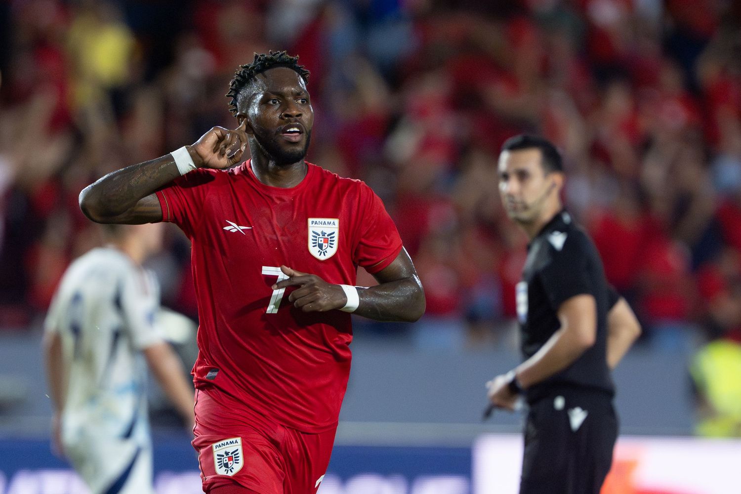 Jose Luis Rodriguez celebra su anotación en un partido con la Selección de Panama