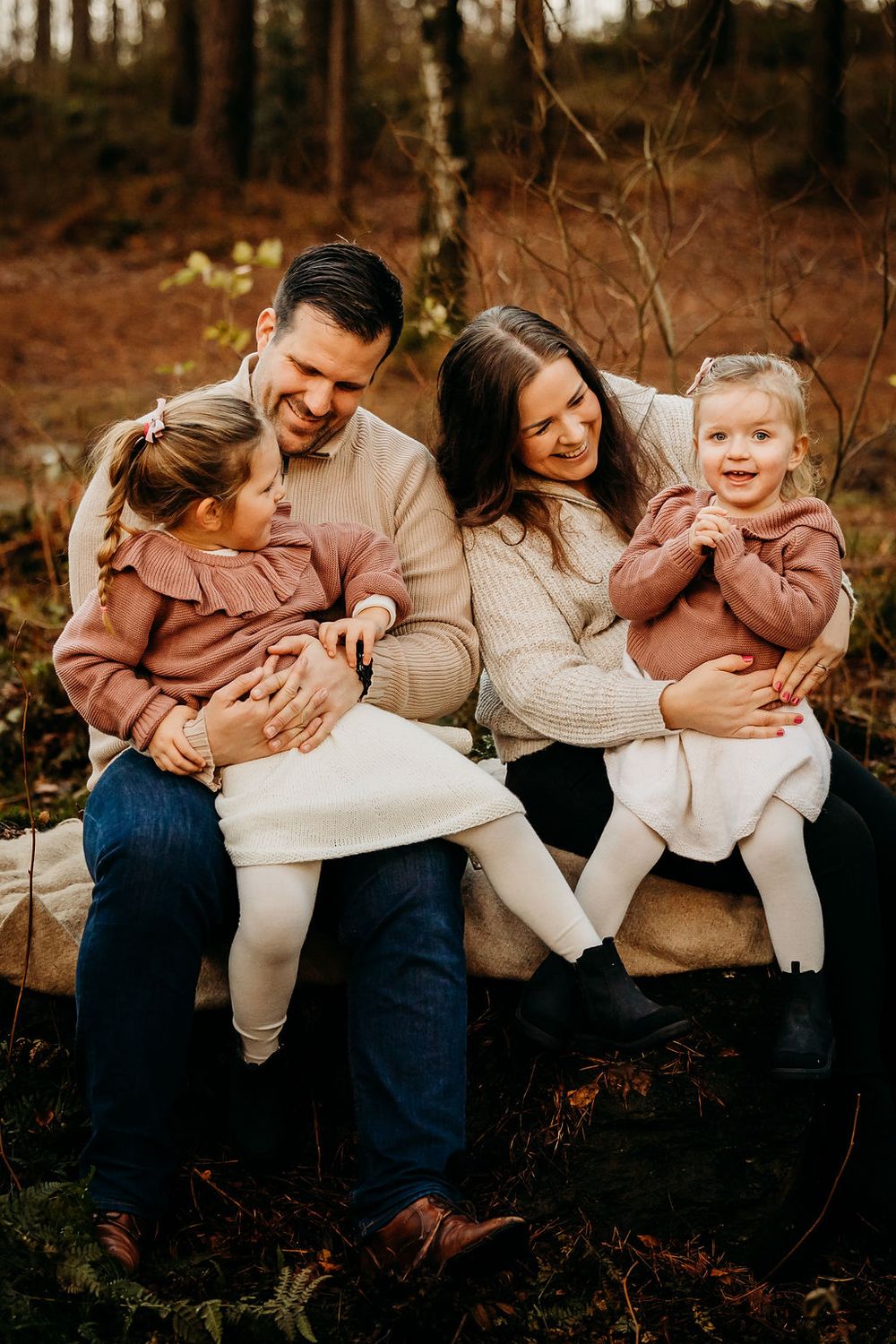 Familiefotografering utendørs på Jæren