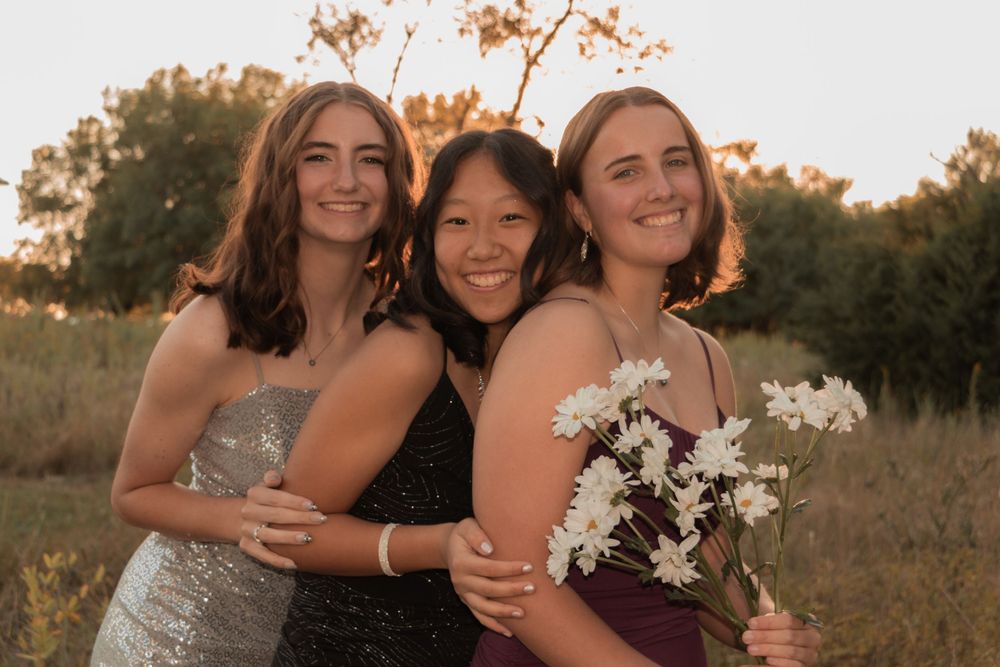 prom group photo