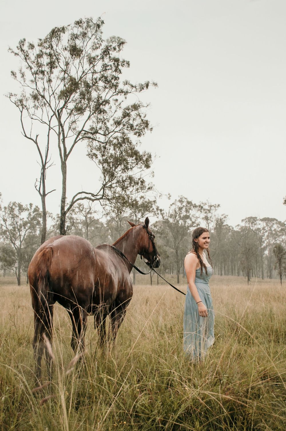 girl and horse in the rain during a portrait photo session. notebook photoshoot vibes