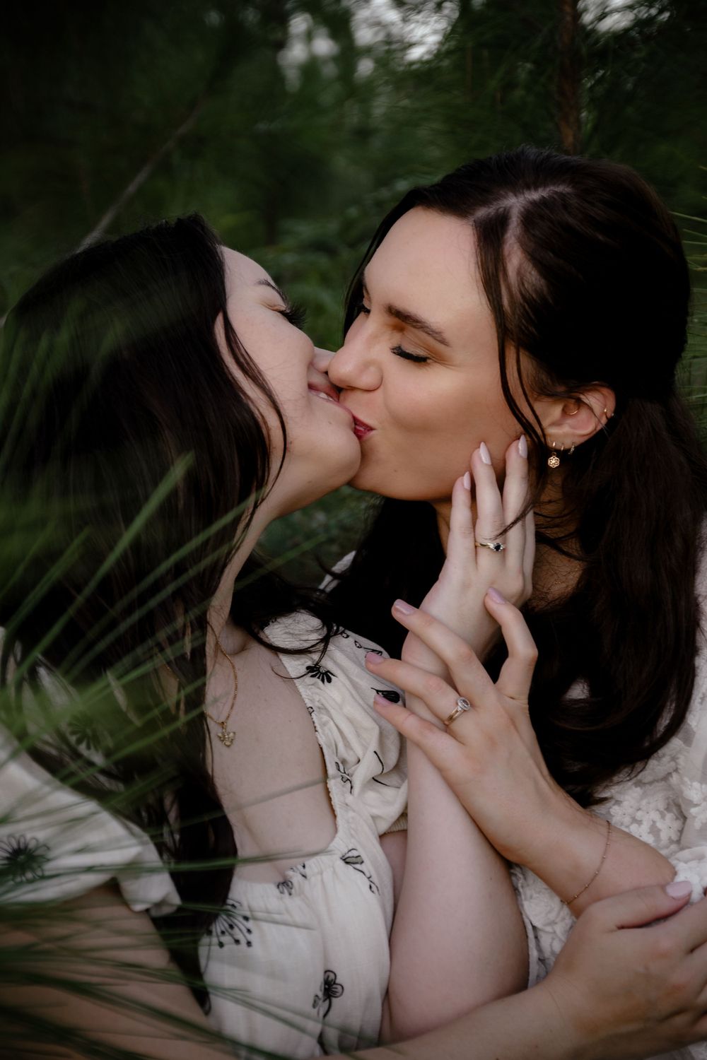 To be Bride & Bride kissing
