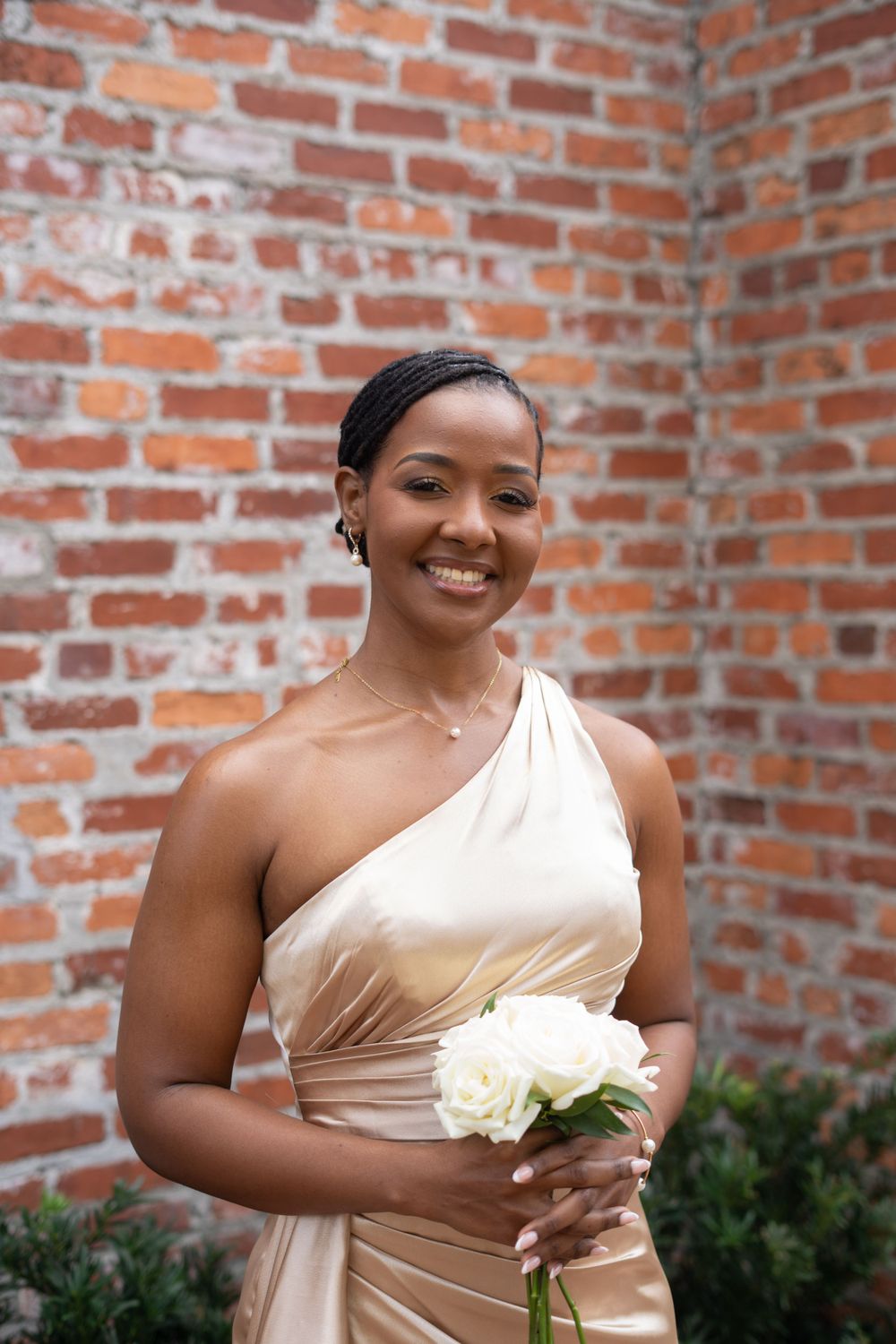 Wedding party makeup featuring soft glam artistry, radiant skin, and timeless bridal beauty.