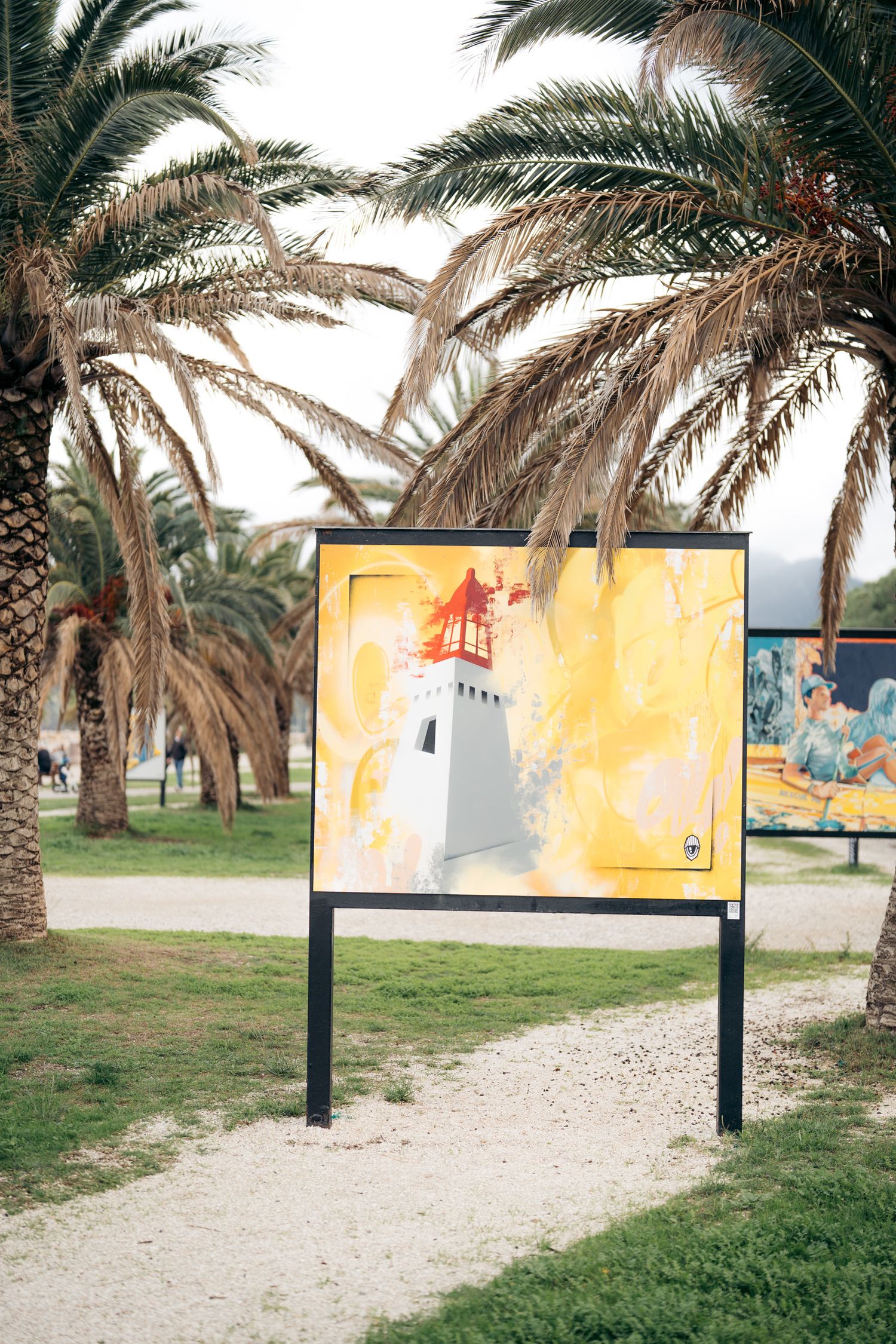 Exposition sur la promenade d'Argelès-sur-mer dans les Pyrénées-Orientales