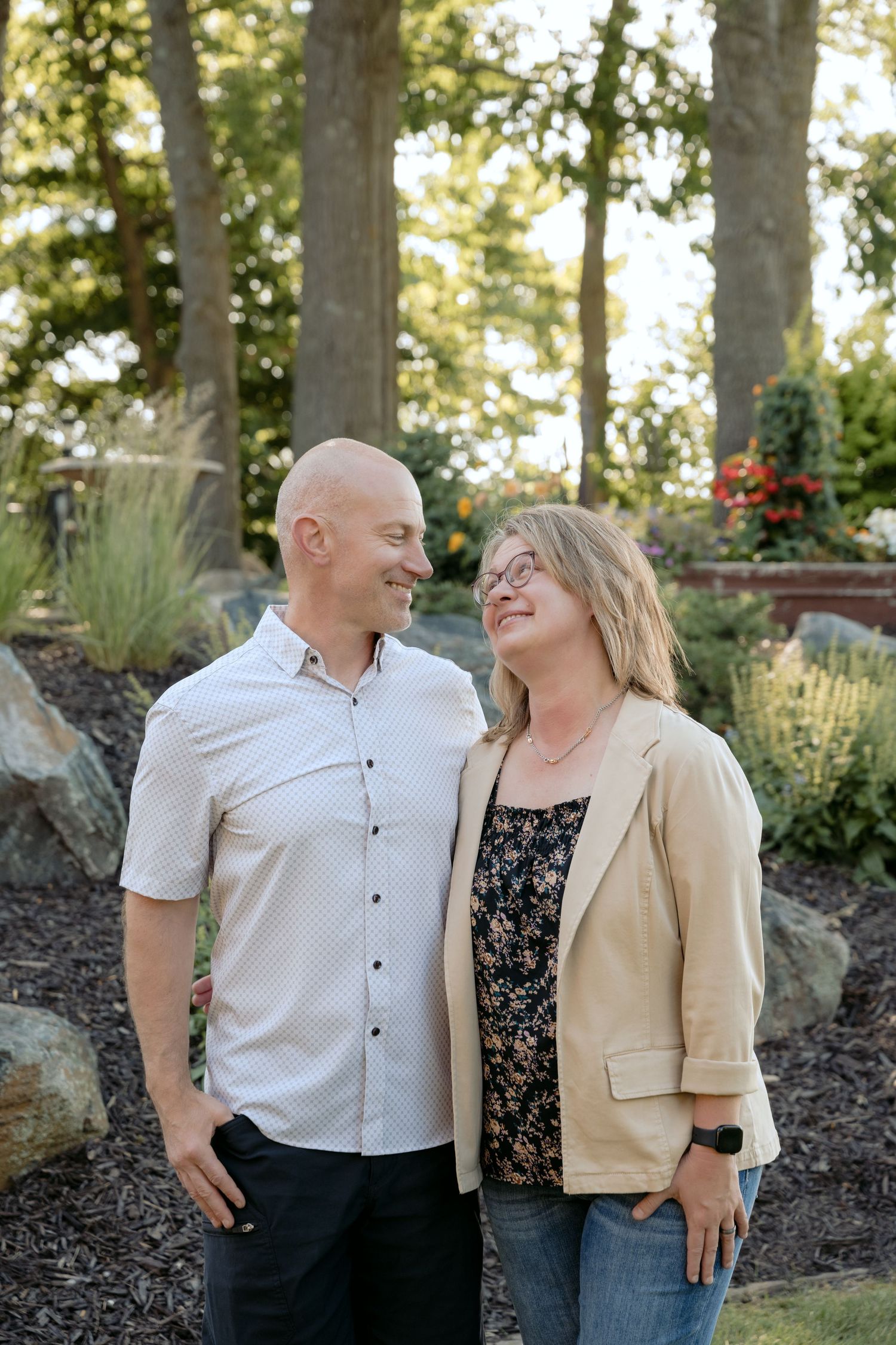 mom and dad portrait at the cabin for summer family portraits on lake wissota in chippewa falls wi