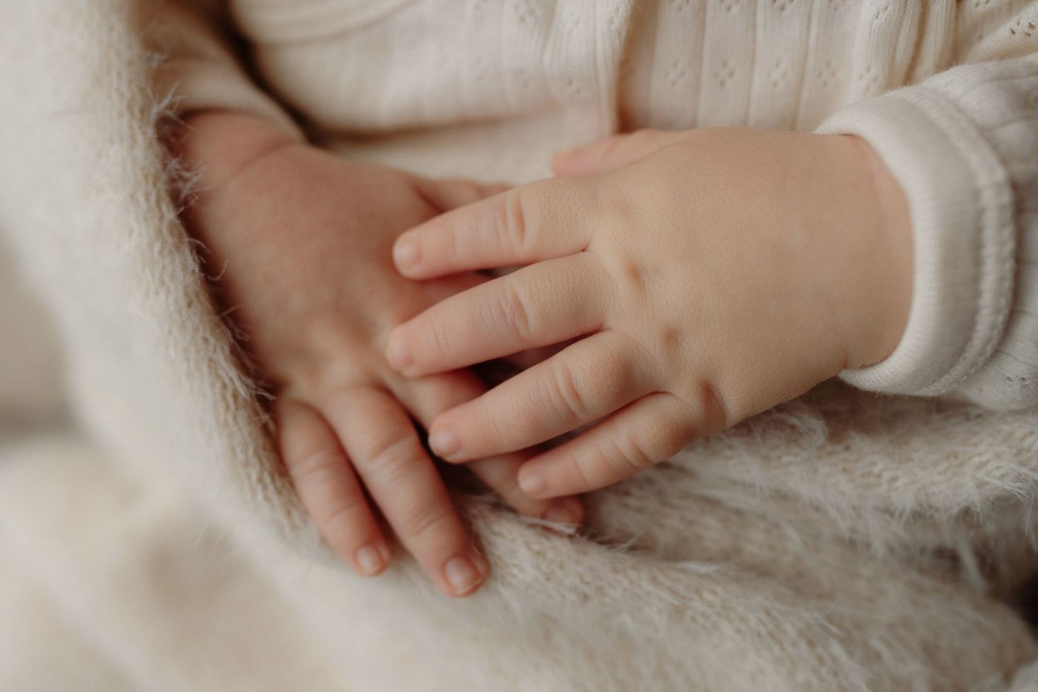 close up of baby's hands natural newborn in home photographer Auckland