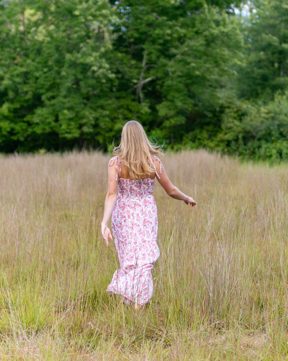 A Lincoln Sudbury Senior poses in a grassy field in Sudbury, MA for yearbook portrait session. High School senior photographer. Weston.