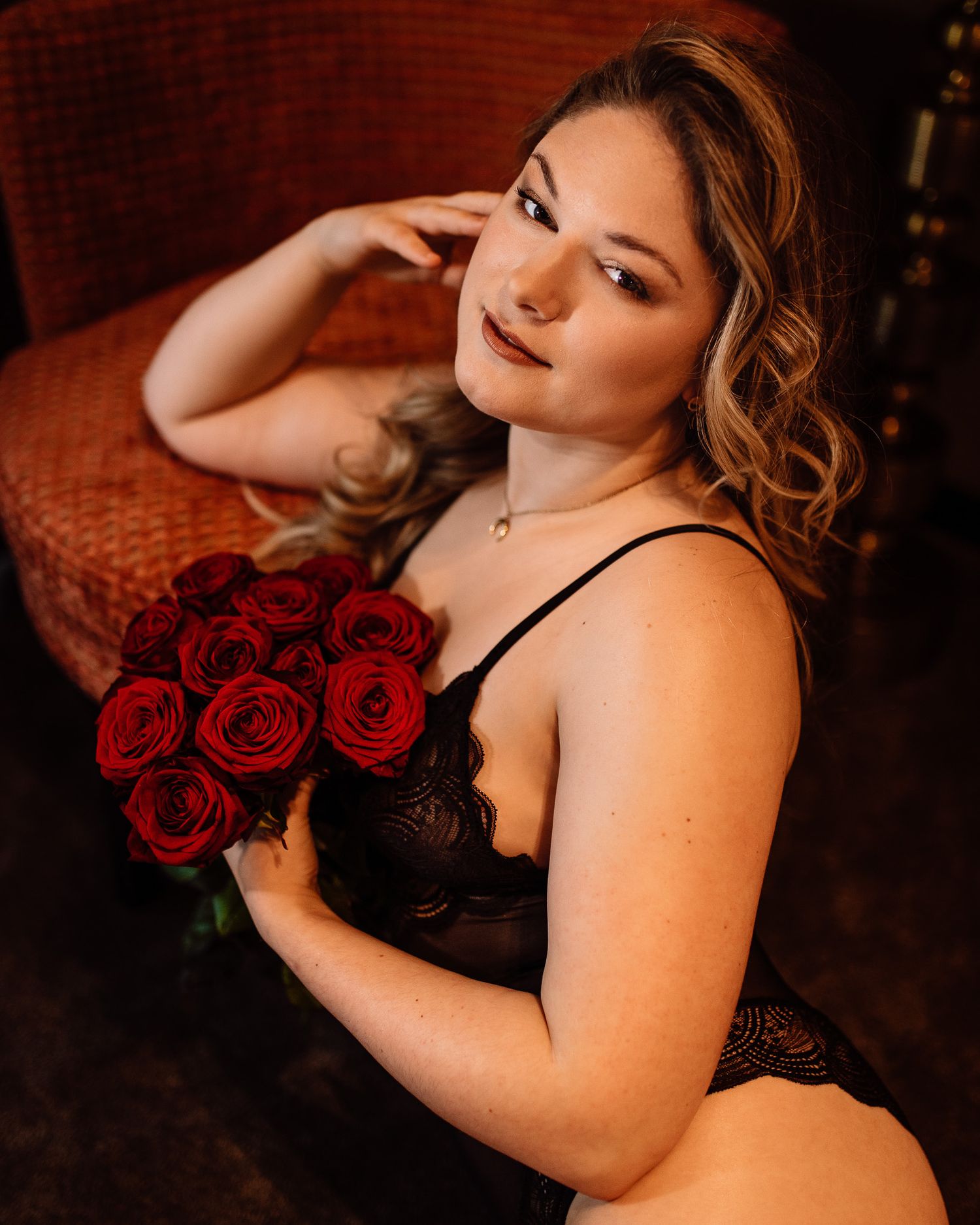 Intieme boudoir fotografie met haar en nmake-up styling in Terneuzen, Zeeland, oost-Vlaanderen